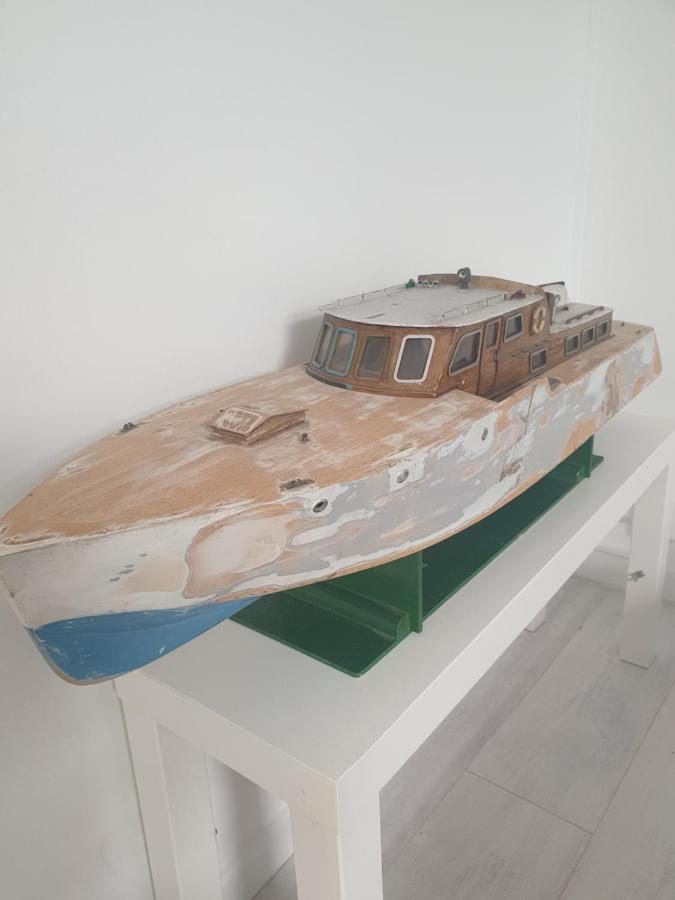 L' Escale Du Bord De *